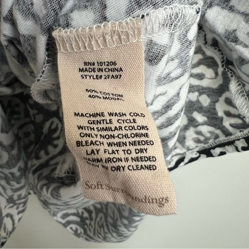 Soft Surroundings Black White Patterned Short San… - image 7